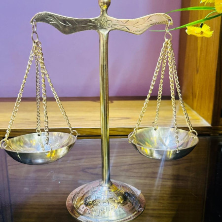 পিতলের দাঁড়িপাল্লা শোপিস 10 inch
